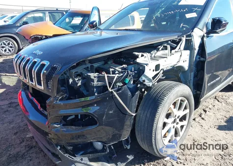 2016 Jeep Cherokee Latitude z USA, uszkodzony, nr VIN 1C4PJLCB9GW362961